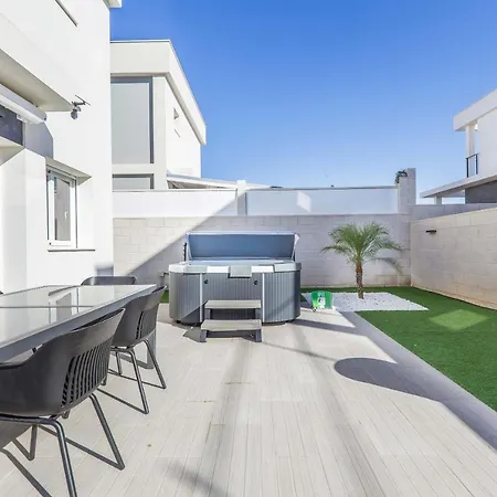 Casa Bos Dolphin Pool Jacuzzi 6p